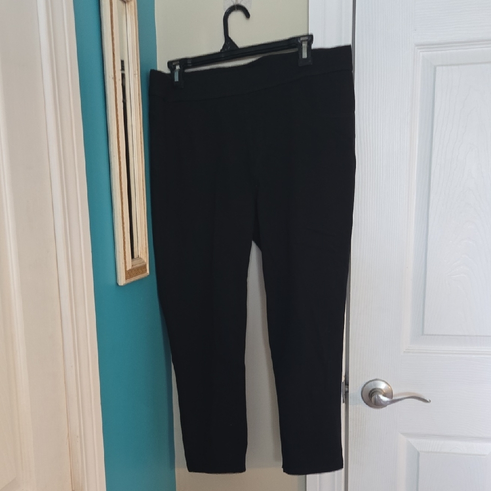 Time and Tru Black Ankle Cropped Pants